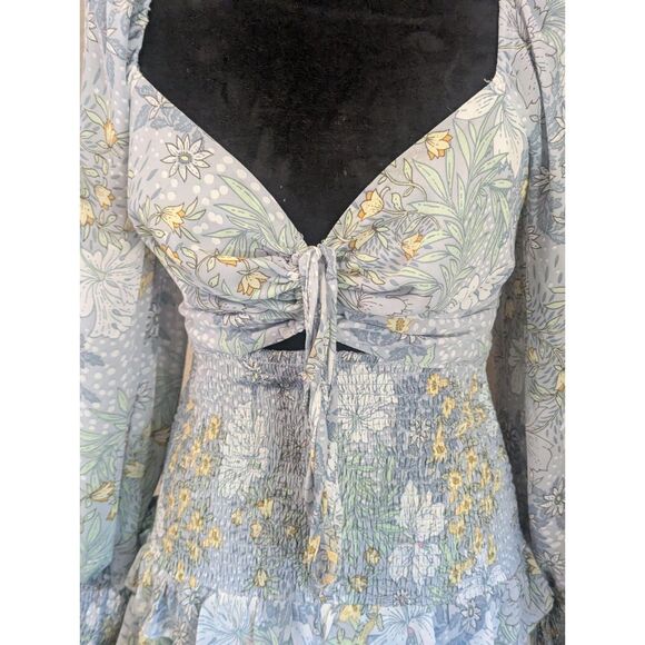 ASTR the Label Marietta Blue Multi Floral Cutout Tiered Mini Dress Size M - Picture 3 of 9
